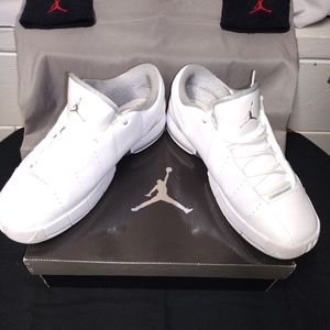 100% Authentic Jordan TE 2 Advance Low Sneakers Worn 1 Time Size 11 with box